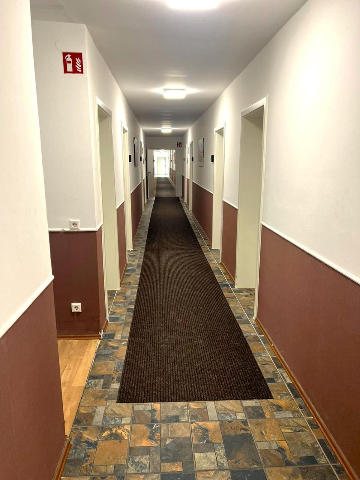 Hotel Castellana Lessien Bagian luar foto